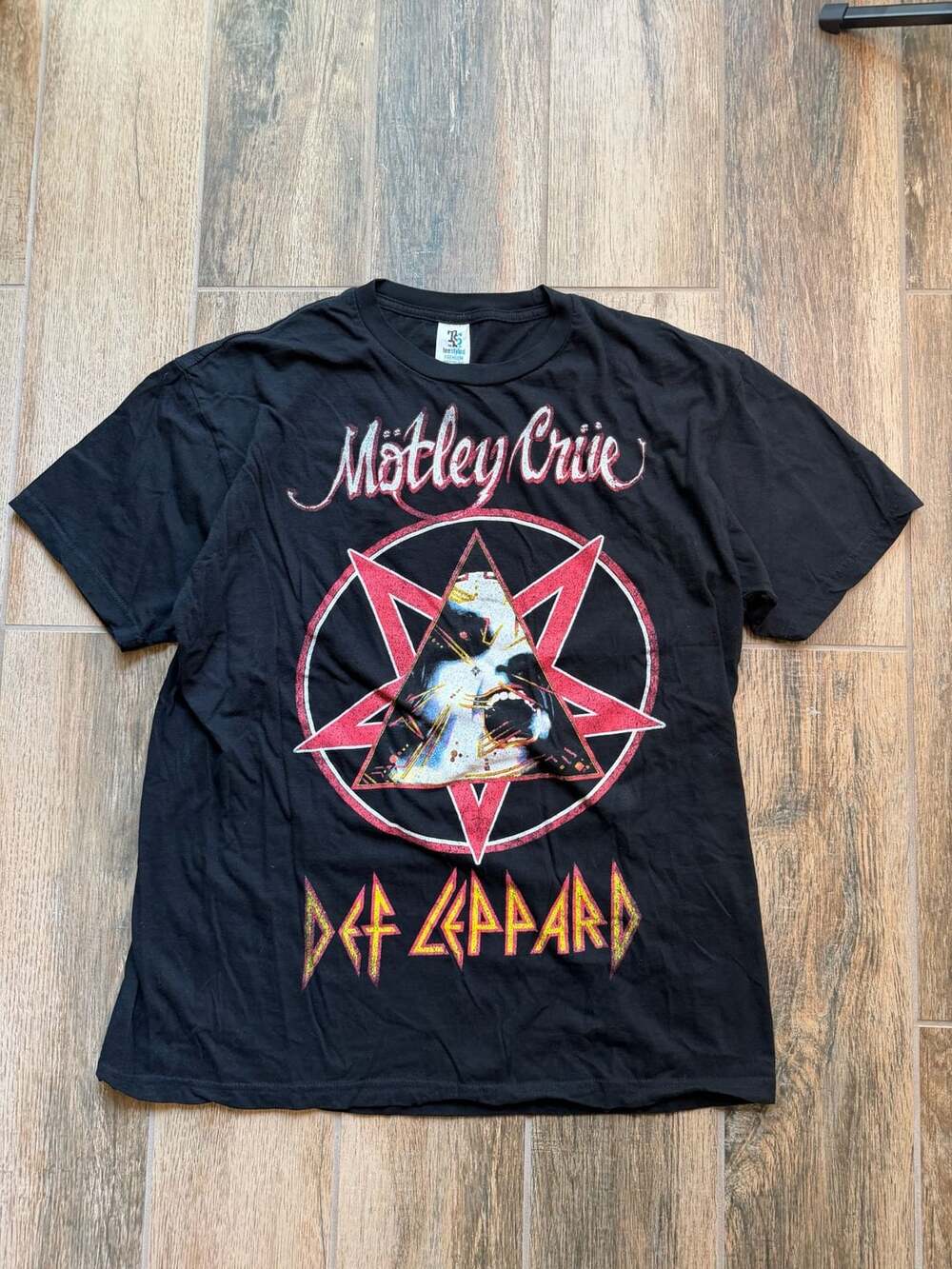 Motley Crue Def Leppard The Stadium Tour 2022 Concert Band T-Shirt Size L